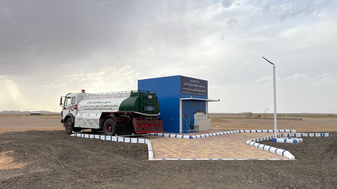 – التعرف على أحوال الفقراء والمساكين وأصحاب الحاجة ومساعدتهم
